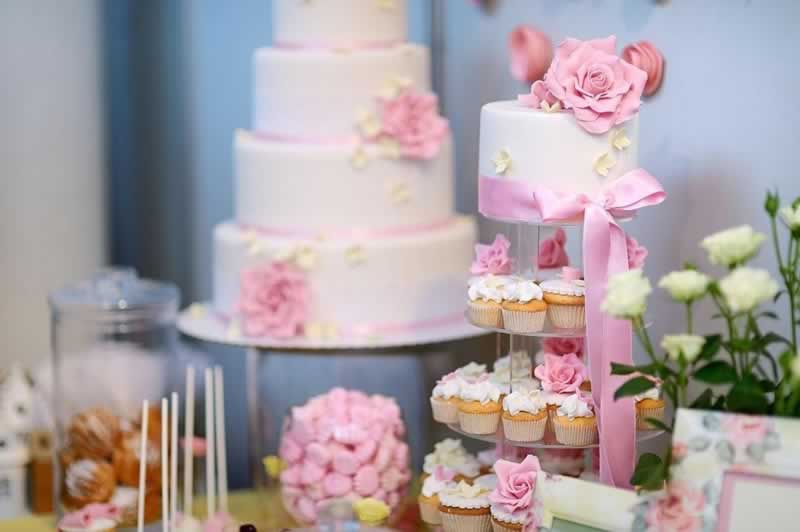 DIY Acrylic Cupcake Stand For Catchy Display in the Cafes - tiers