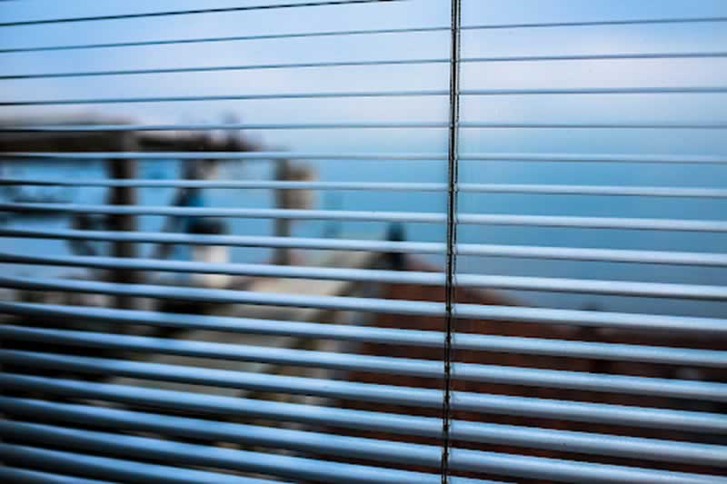 How to Put Up Venetian Blinds With Ease - blinds