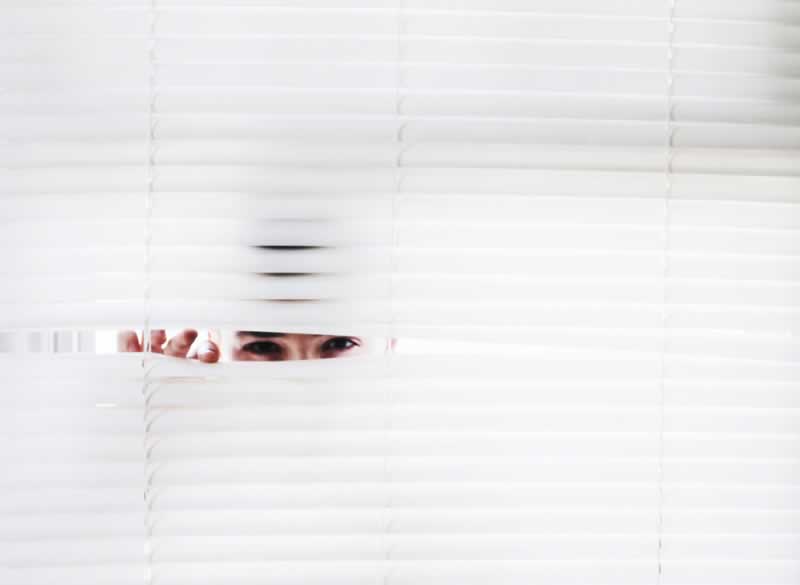 How to Put Up Venetian Blinds With Ease