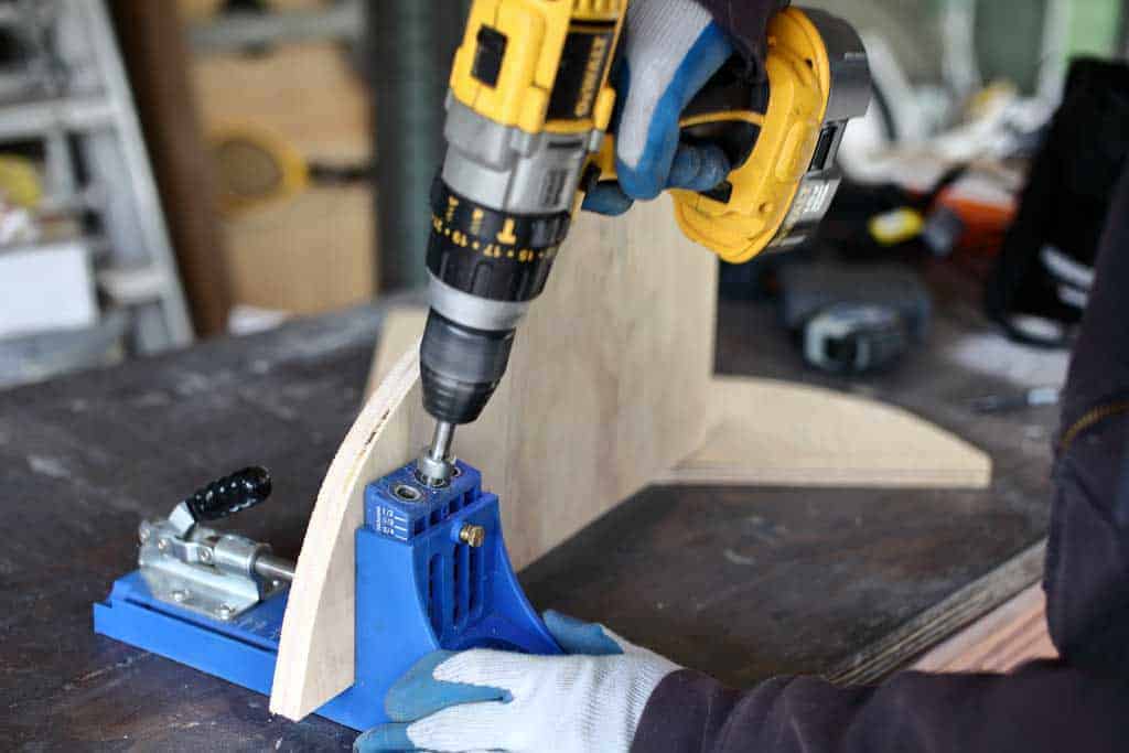 drilling pocket hole on shelf boards