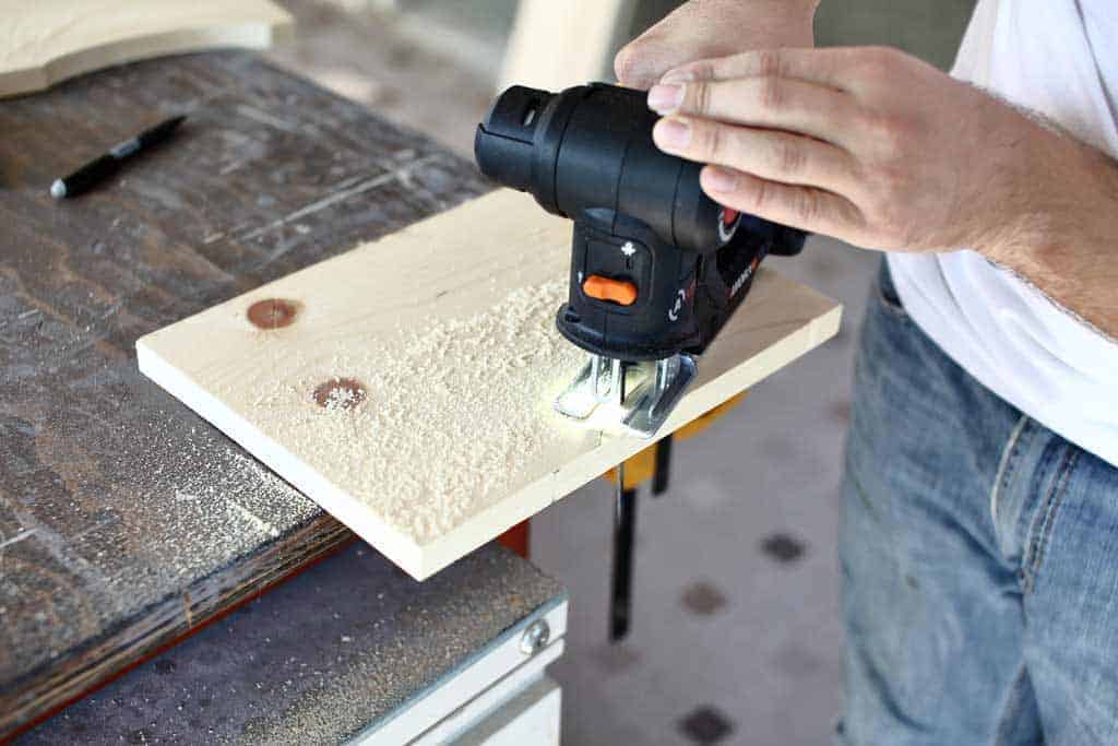 cutting wood with jig saw