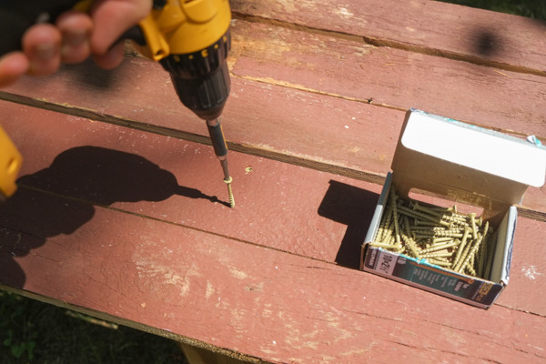 Weekday Projet: Make a Cedar Bench in Less Than 2 Hours