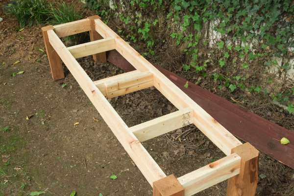 Weekday Projet: Make a Cedar Bench in Less Than 2 Hours