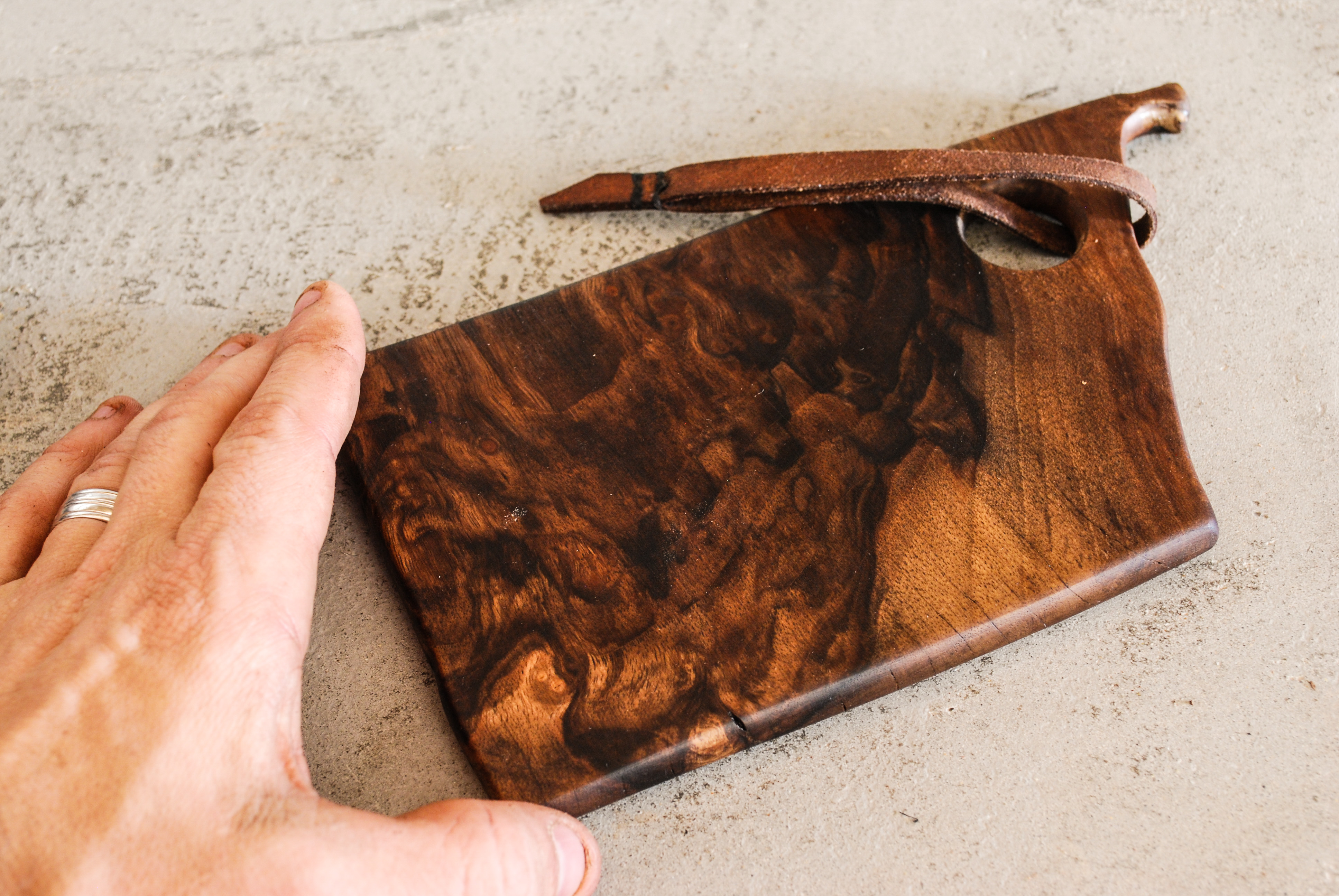 Small Walnut cutting board - how to make one