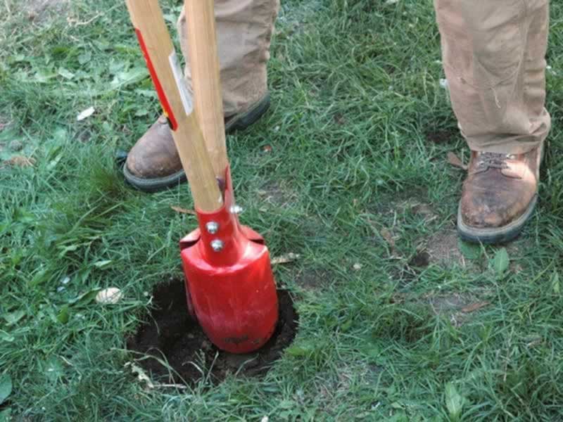 How to build a fence - digging the hole