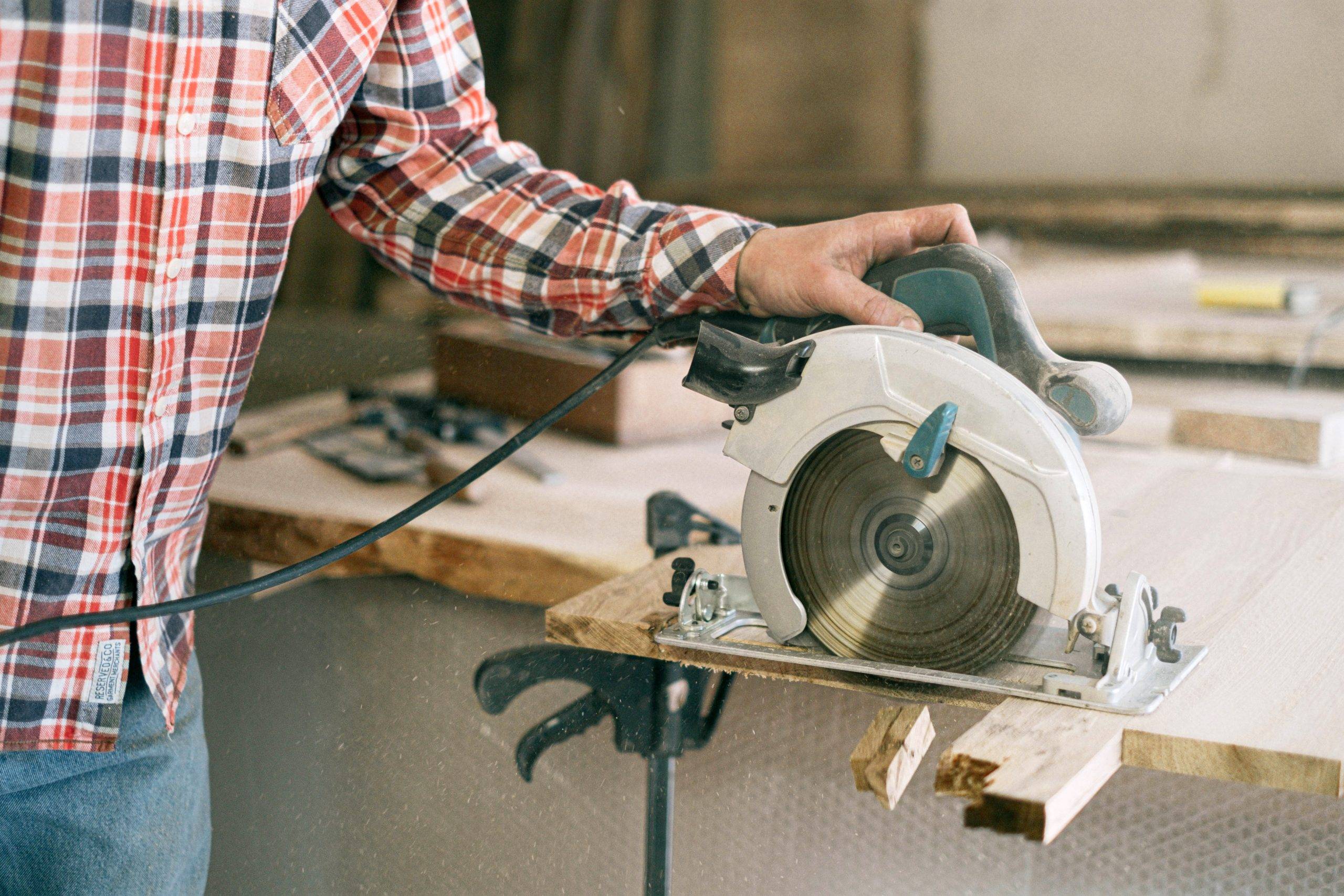 man cutting narrow board with circular saw