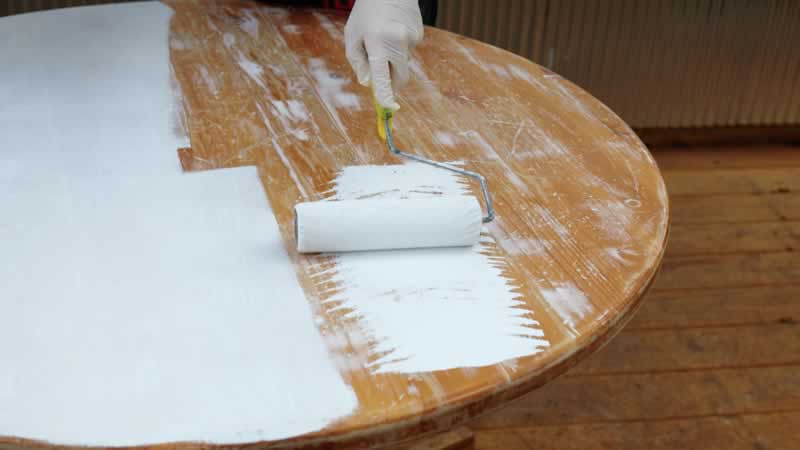 painting the table